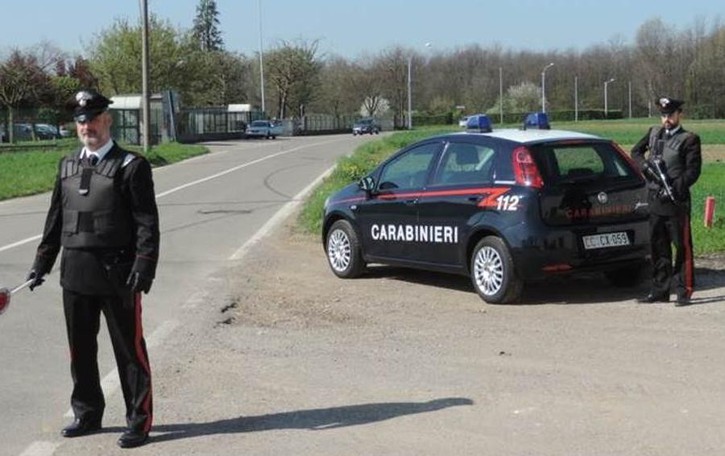 Mozzate, rapina al centro rifugiati Coltello alla gola per un cellulare
