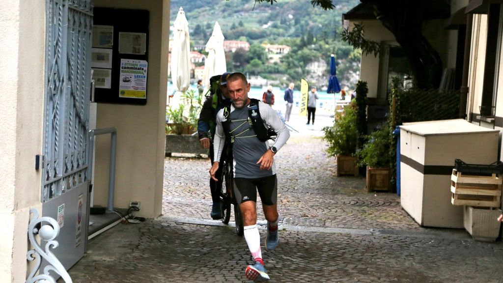 Quatar(mila) pass... con l’uomo che è andato di corsa da Lecco a Genova Quatar(mila) pass... con l’uomo che è andato di corsa da Lecco a Genova
