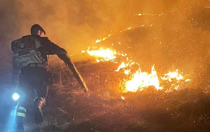 Peglio, fiamme sospette nel bosco Distrutti tremila metri di vegetazione