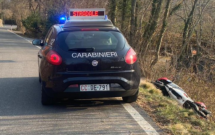 Finisce nella scarpata con la Ducati Gravissimo giovane al Pian del Tivano