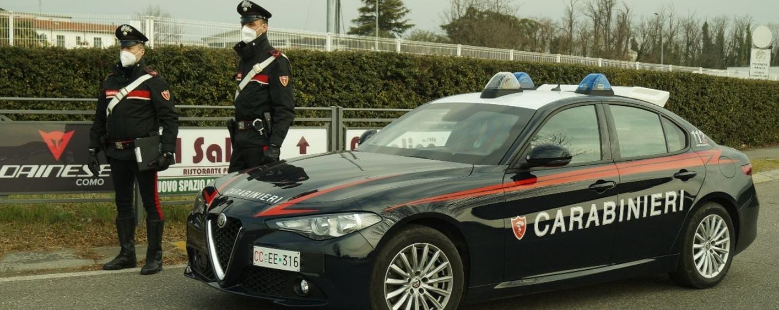 Fa salire in auto una prostituta Poi la picchia e rapina: arrestato