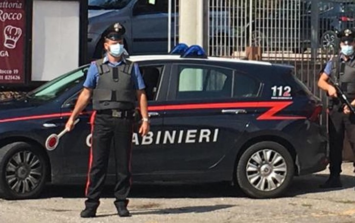 Limido,«Mia moglie scippata della collana Chi ha visto contatti le forze dell’ordine»