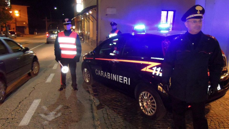 Sta male in casa, soccorso Ma era ricercato: arrestato Sta male in casa, soccorso Ma era ricercato: arrestato