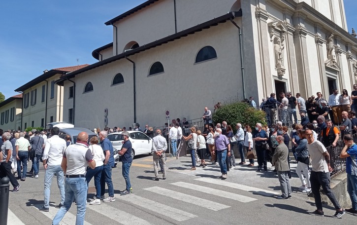 Figino, addio ad Alessio: «Cerchiamo in cielo la sua stella»