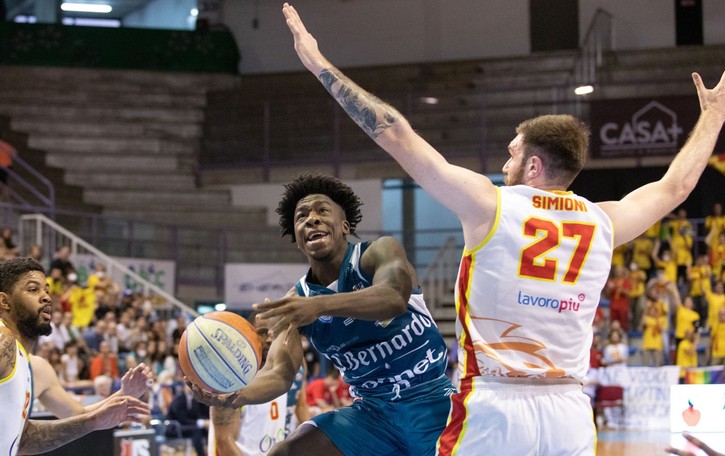 Cantù sbanca Faenza È già in finale