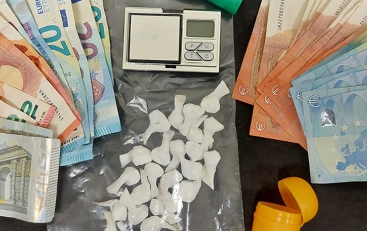 Speronano la Polizia e fuggono Tre giovani fermati con la droga