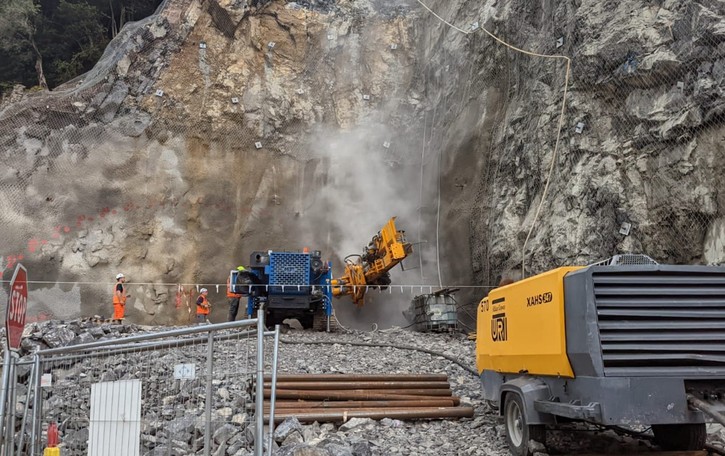 Variante della Tremezzina Fumata grigia per i movieri