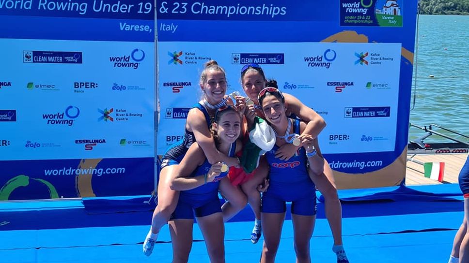 L’esultanza della comasca Elisa Grisoni (prima da destra in alto) per l’oro