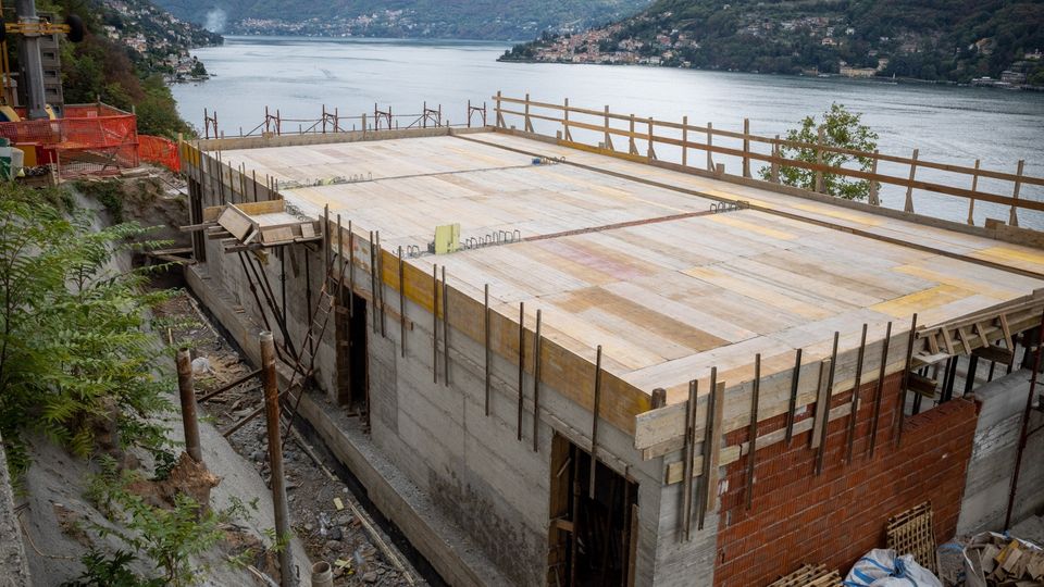 I sindacati commentano la morte dei due operai: «Perché stavano dormendo lì?» I sindacati commentano la morte dei due operai: «Perché stavano dormendo lì?»