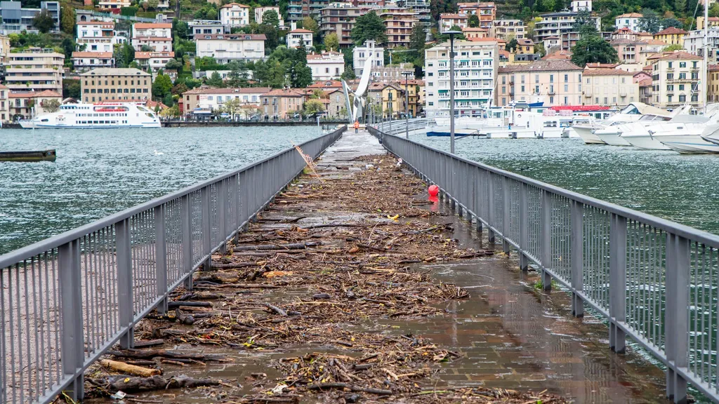 Como diga foranea coperta dal lago esondato