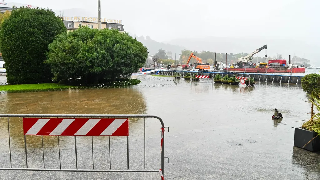 Como piazza cavour al secondo giorno il lago Ã¨ arrivato in piazza