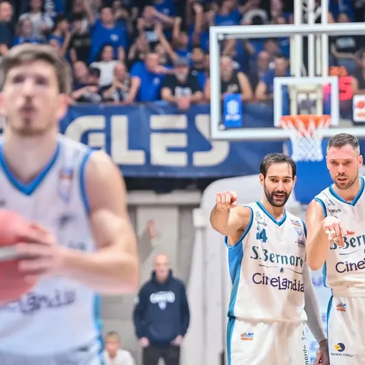 Cantù sulle ali di Baldi Rossi e Moraschini: vittoria - Sport Basket ...