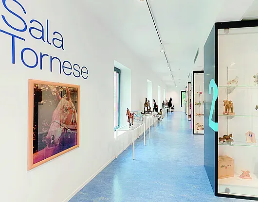 La collezione ha sede nell’ex scuderia del famoso trottatore Tornese