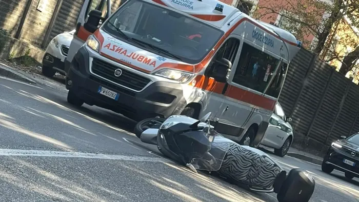 Incidente auto contro moto in via Carso a Como