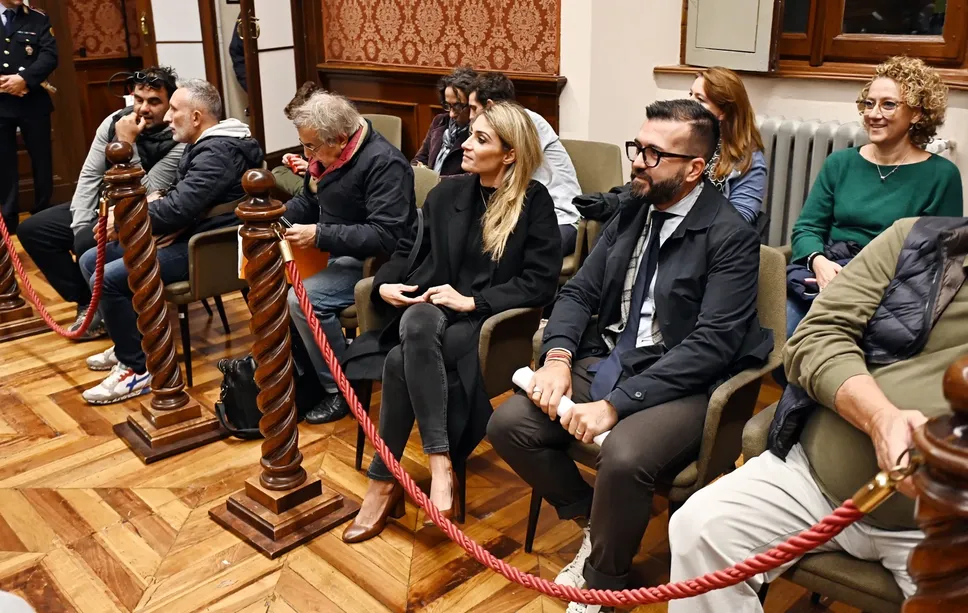 La rappresentanza dei genitori ieri nell’aula del consiglio comunale a Palazzo Cernezzi