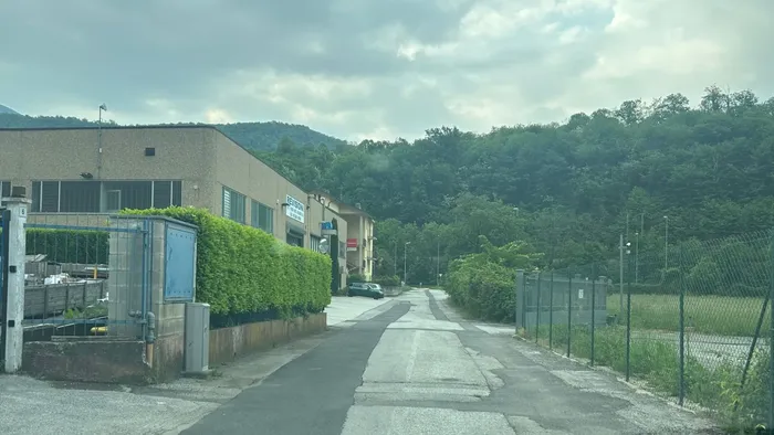 Cade e batte la testa in ditta. Grave un uomo di 56 anni