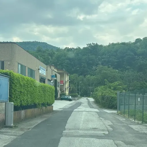 Cade e batte la testa in ditta. Grave un uomo di 56 anni