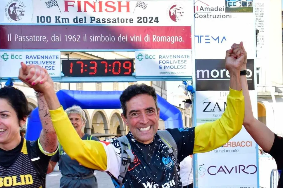 Andrea Galimberti al traguardo dell’ultima edizione della 100 km passatore Andrea Galimberti al traguardo dell’ultima edizione della 100 km passatore