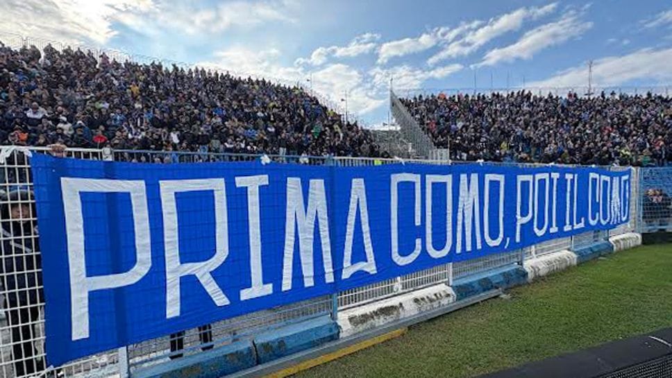 I tifosi del Como l’altro giorno allo stadio