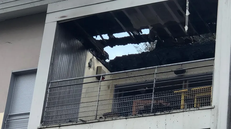 I danni causati dall’incendio vi a Fratelli Rosselli