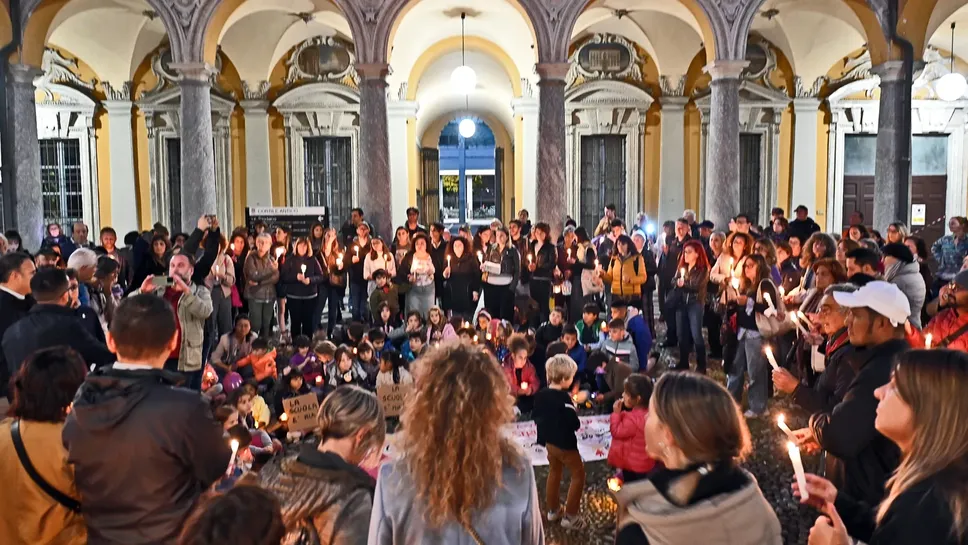 Un’immagine di un presidio di protesta organizzato contro la chiusura delle scuole