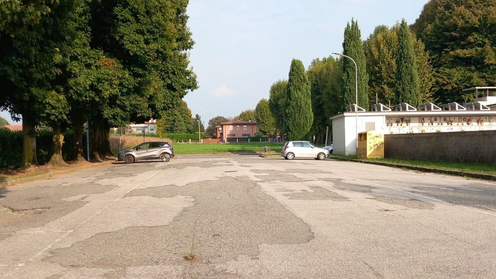 Secondo le intenzioni, l’impianto verrà realizzato nel posteggio del cimitero di Perticato Secondo le intenzioni, l’impianto verrà realizzato nel posteggio del cimitero di Perticato