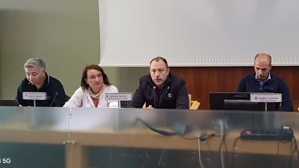 L’assessore regionale Gianluca Comazzi (il secondo da a destra) durante il vertice L’assessore regionale Gianluca Comazzi (il secondo da a destra) durante il vertice