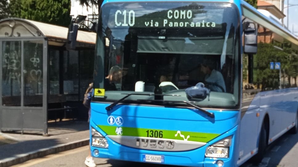 L’aggressione si è verifica nei pressi di una fermata del bus a Menaggio (Foto archivio) L’aggressione si è verifica nei pressi di una fermata del bus a Menaggio (Foto archivio)