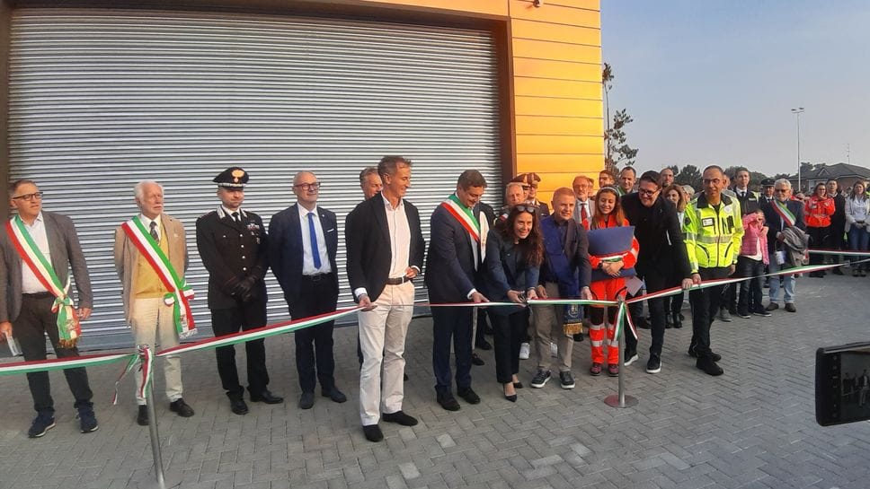 Il taglio del nastro da parte della ministra Locatelli Il taglio del nastro da parte della ministra Locatelli