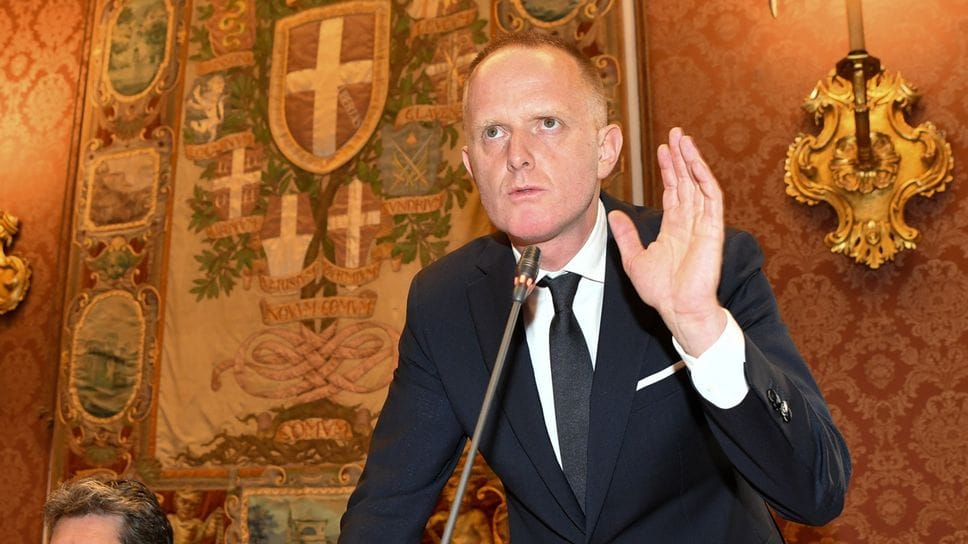 Il sindaco Alessandro Rapinese in consiglio comunale Il sindaco Alessandro Rapinese in consiglio comunale