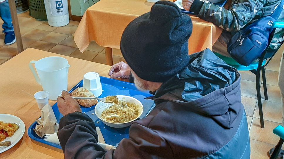 La mensa è stata inaugurata nel gennaio del 2021: oggi i bisogni crescono ancora, e con essi il numero dei frequentatori La mensa è stata inaugurata nel gennaio del 2021: oggi i bisogni crescono ancora, e con essi il numero dei frequentatori