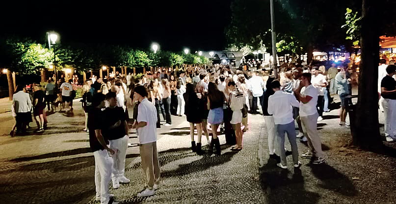 Il pubblico a uno dei giovedì dell’Onda a Cernobbio Il pubblico a uno dei giovedì dell’Onda a Cernobbio