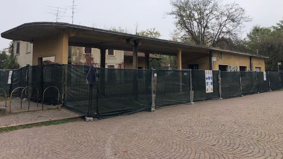 L’ex stazione transennata: oggi il via ai lavori L’ex stazione transennata: oggi il via ai lavori