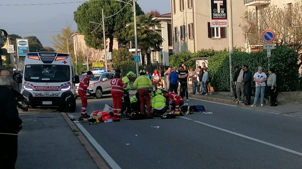 L’incidente in via Garibaldi a Fino Mornasco L’incidente in via Garibaldi a Fino Mornasco
