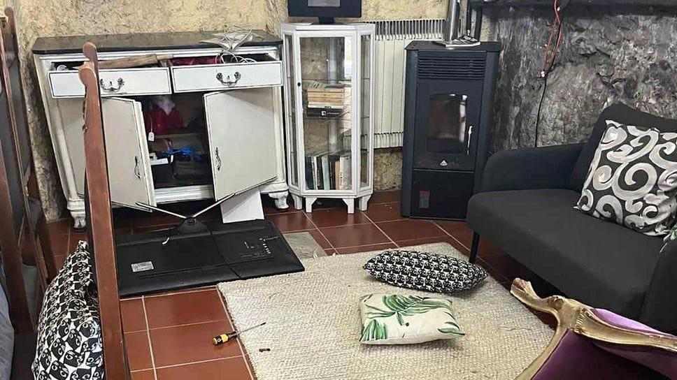 La taverna in disordine dopo il tentativo di furto La taverna in disordine dopo il tentativo di furto