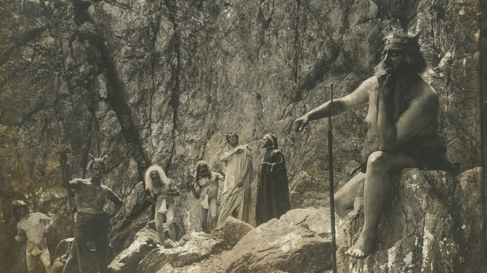 Minosse a guardia dell’inferno sulla Grigna: foto di scena dall’archivio di Leopoldo Metlicovitz custodito dal Comune Milano Minosse a guardia dell’inferno sulla Grigna: foto di scena dall’archivio di Leopoldo Metlicovitz custodito dal Comune Milano