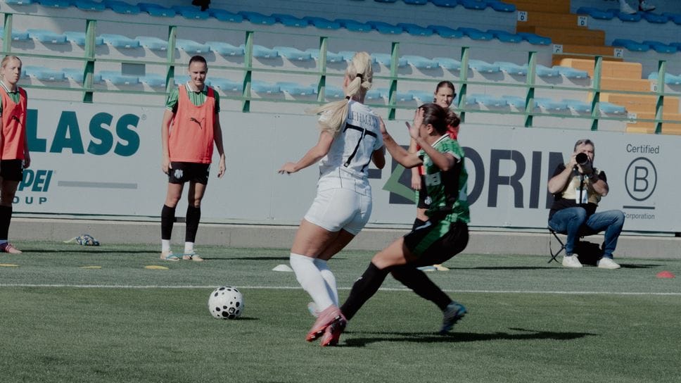 Alisha Lehmann in azione ieri contro il Sassuolo Alisha Lehmann in azione ieri contro il Sassuolo