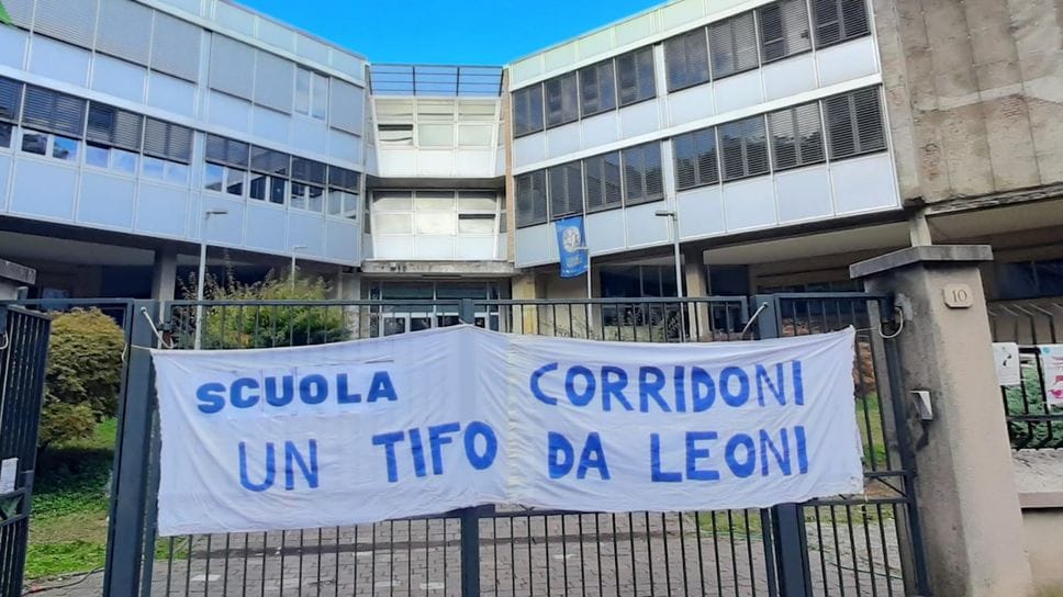 Lo striscione realizzato dai bambini per una partita al Sinigaglia a cui la società li aveva invitati Lo striscione realizzato dai bambini per una partita al Sinigaglia a cui la società li aveva invitati