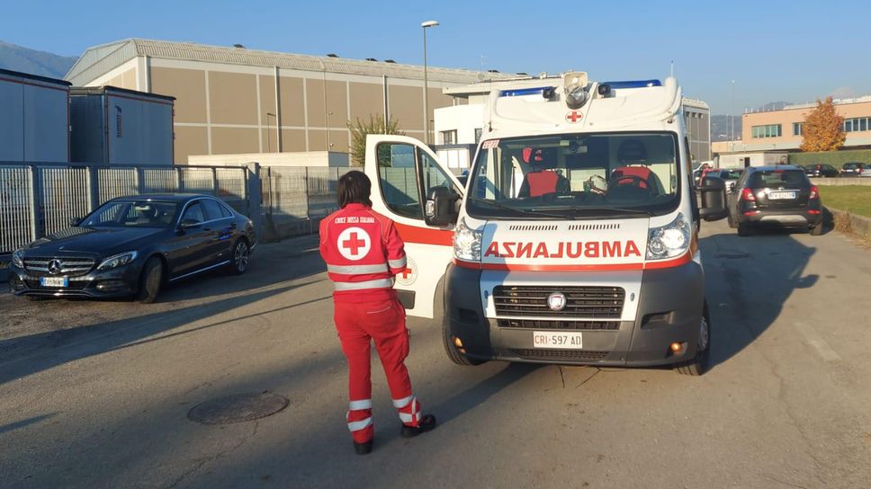 I soccorsi alla ragazza dopo l’aggressione con l’acido il 21 novembre del 2023
