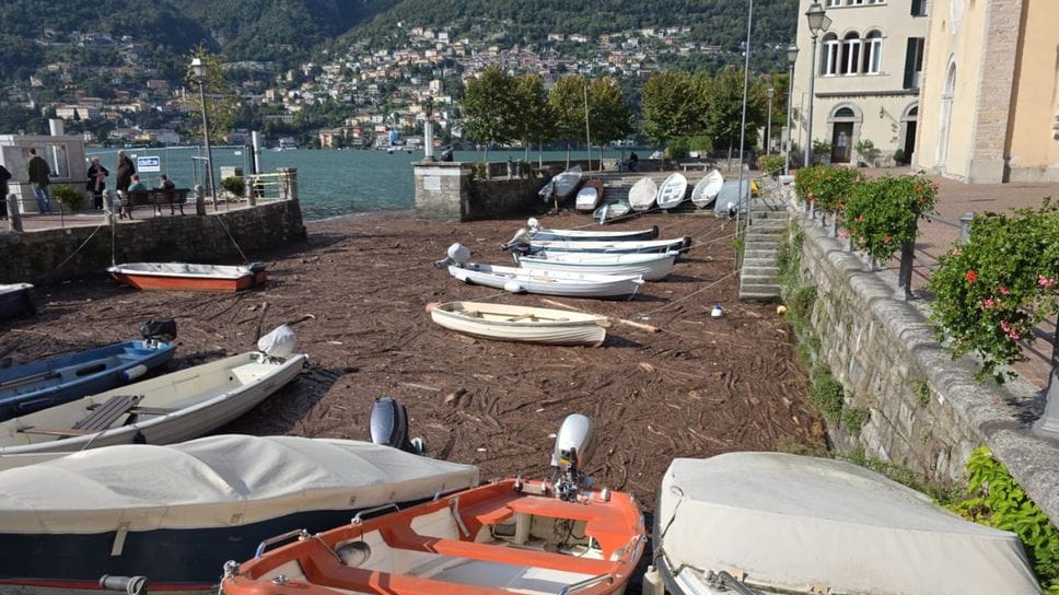 Il porto di Torno ieri