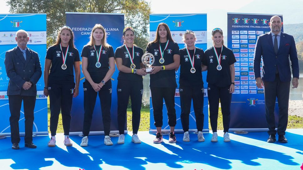 Il podio del due senza: da sinistra, Pelacchi la prima, Cassani la quinta e Martirana la sesta