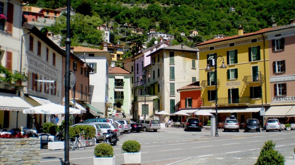Il cantiere dalla piazza di Argegno