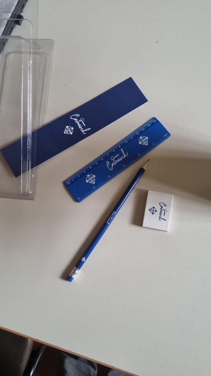 I gadget consegnati dal Como e restituiti dalla scuola I gadget consegnati dal Como e restituiti dalla scuola