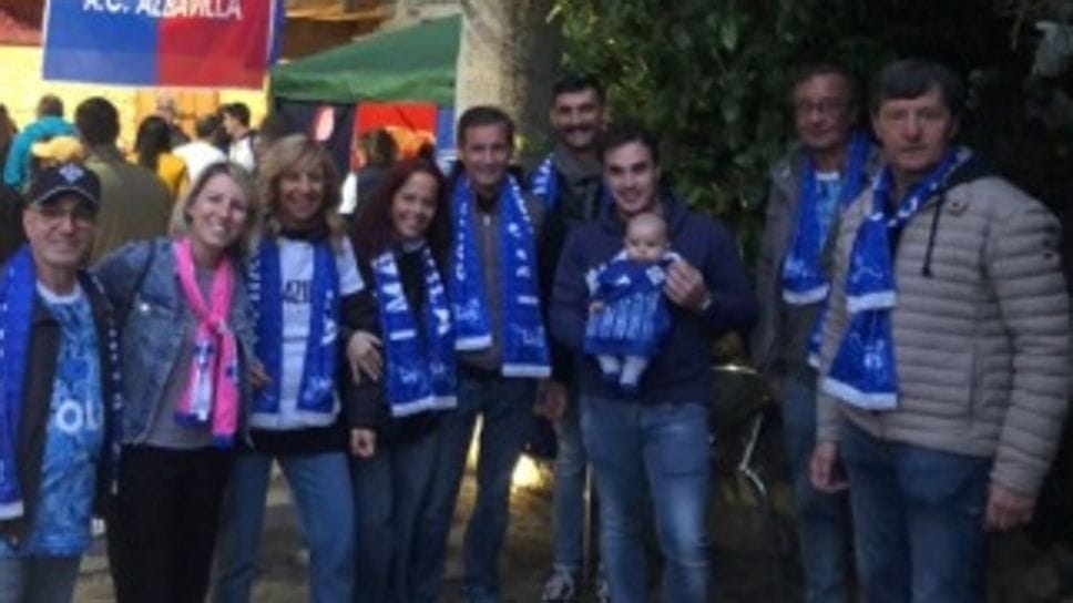 1Massimo Fusi oggi, primo a destra, con il gruppo del club di Albavilla di cui fa parte