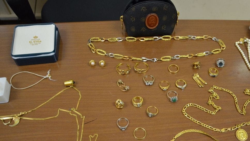 I gioielli che a luglio il truffatore aveva portato via a un anziano a Menaggio