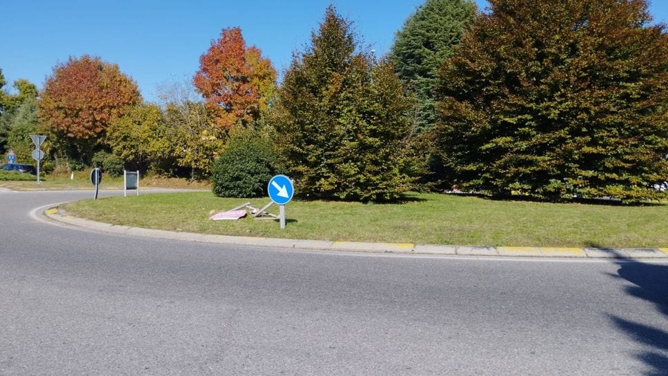 La rotatoria dove sono stati fermati i due sullo scooter