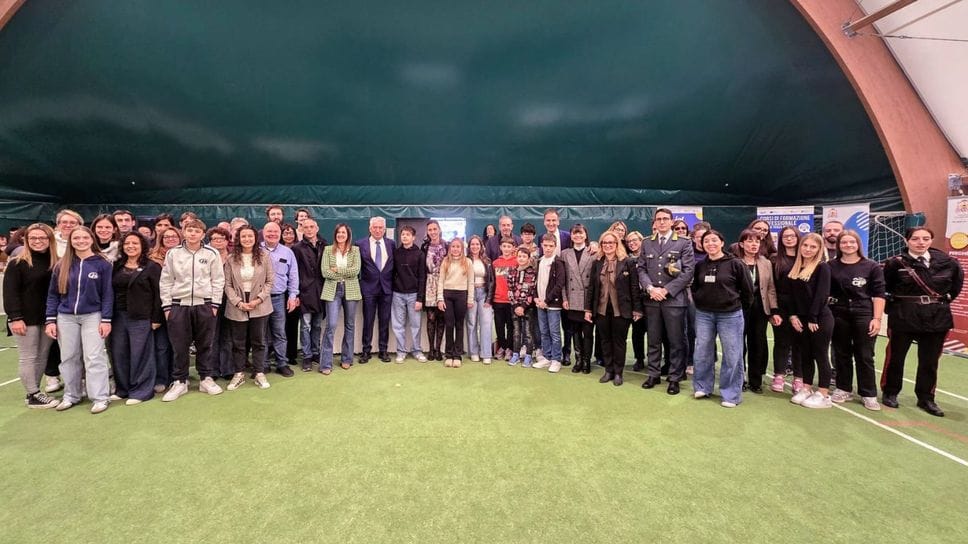 Le scuole si sono presentate: venti istituti hanno portato i loro stand in Valle Intelvi