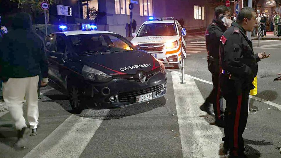 L’arrivo del 118 e dei carabinieri dopo l’accoltellamento di venerdì