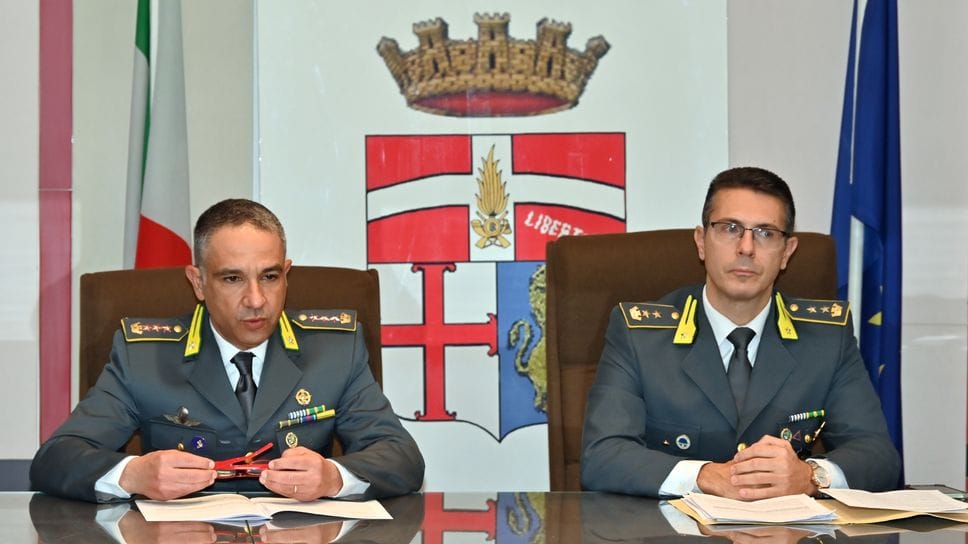 Il comandante provinciale della Finanza Agostino Brigante e il comandante del nucleo Michele Rucci