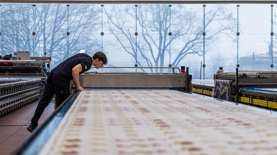 L’area della stampa tradizionale a quadri nello stabilimento di Guanzate L’area della stampa tradizionale a quadri nello stabilimento di Guanzate